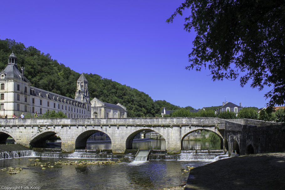 Bild: Pont coudé von seiner Südseite gesehen in Brantôme