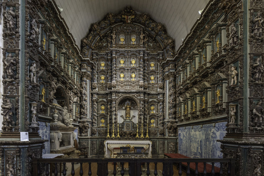 Bild: Rechte Seitenkapelle Capela de Sao Francisco de Paula oder die Reliquien in der Kathedrale Igreja de Santa Maria in Faro