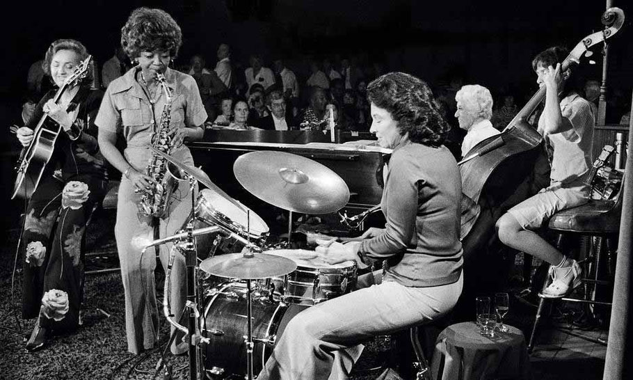 De izquierda a derecha: Mary Osborne, ‘Vi’ Redd, Dottie Dodgion, Marian McPartland y Lynn Milano.