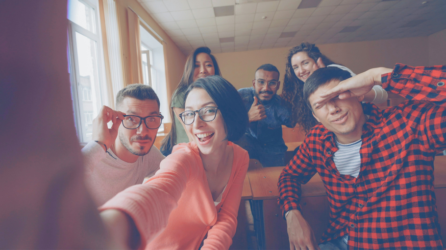 Fachkräfte aus dem Ausland an ihrem neuen Arbeitsplatz