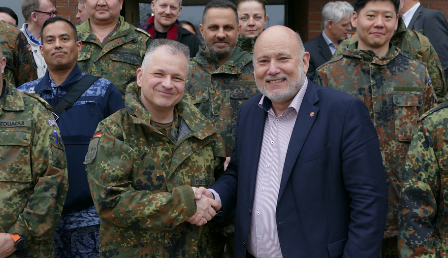 Ein herzliches Willkommen für Oberstleutnant i.G. Friedrich und die internationalen Gäste der Führungsakademie
