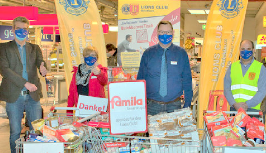 Freuten sich im November über den Erfolg der Aktion: Diakonie-Chef Christian Rohde (l.) famila-Chef Detlef Bösener (2.vr.) und Lions-Präsident Patan Yusufi (r.)