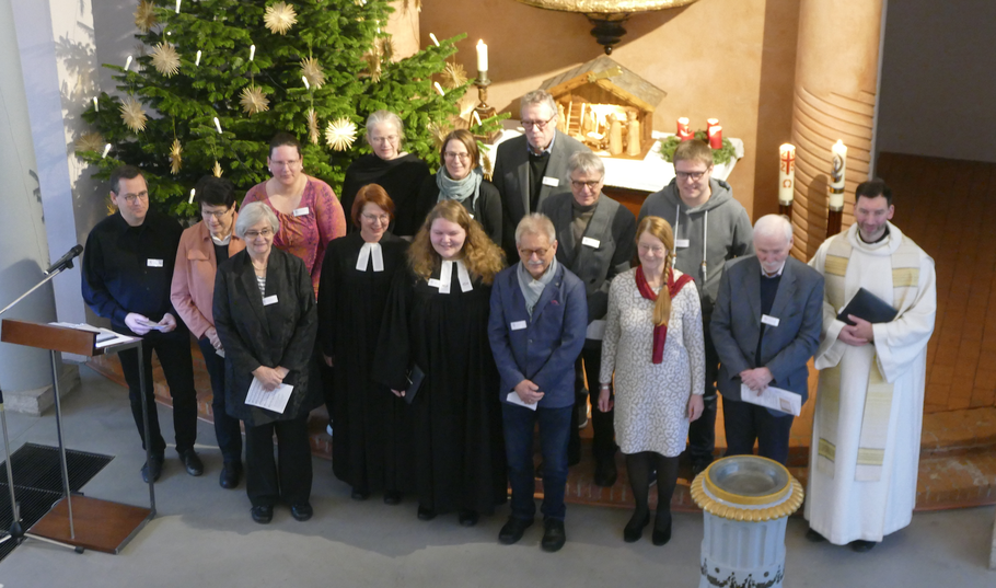 Bitte freundlich für die Fotografen: der neue Kirchengemeinderat