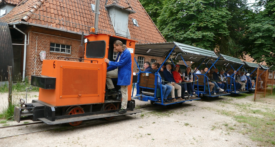 Highlight für die Besucher war die Fahrt mit der Torfbahn durch das Himmelmoor