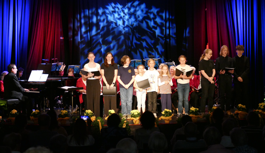 Der Kinder- und Jugendchor durfte bei seinem Auftritt in vorderster Reihe stehen