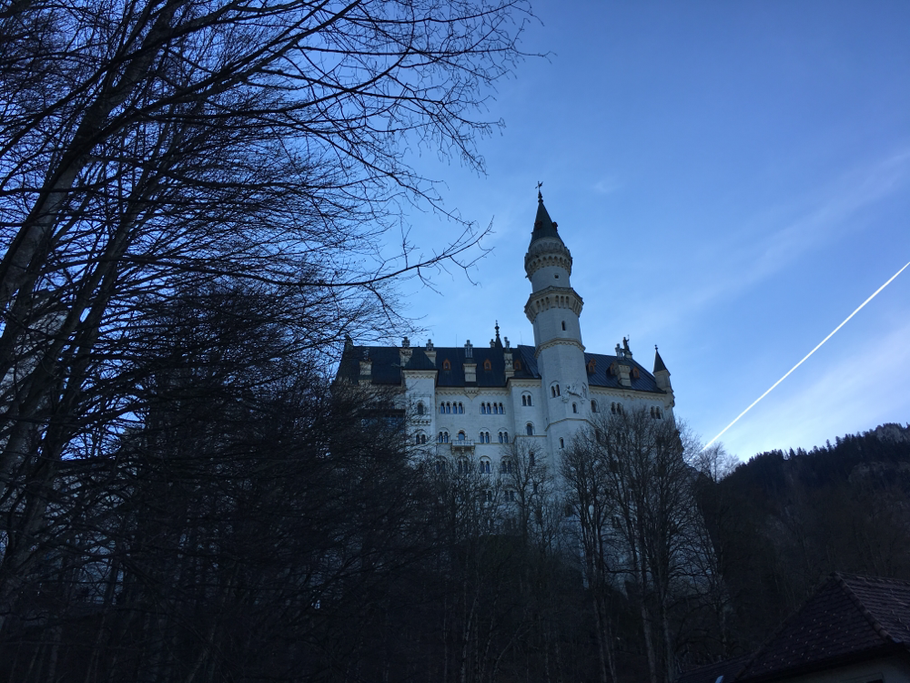 Der Blick auf das Schloss kurz bevor man es erreicht hat