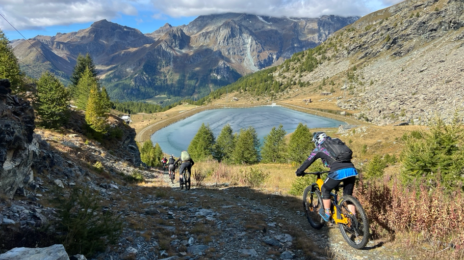 al colle, il vento ed il freddo ci impongono una discesa veloce