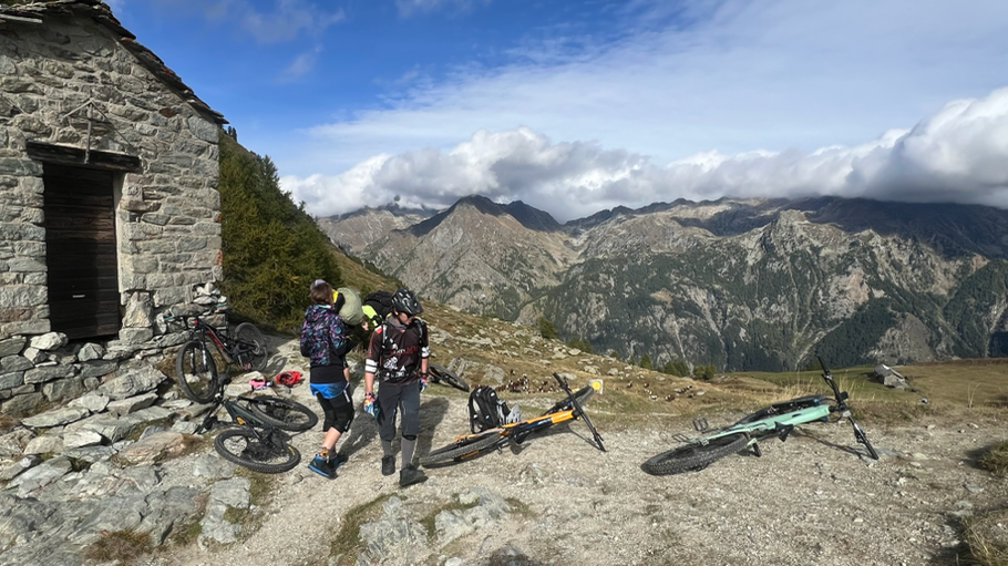 dal colle si gode di una bella  vista sulla valle di Gressoney
