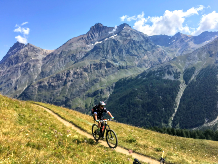 Il single track in qualche tratto è leggermente esposto 