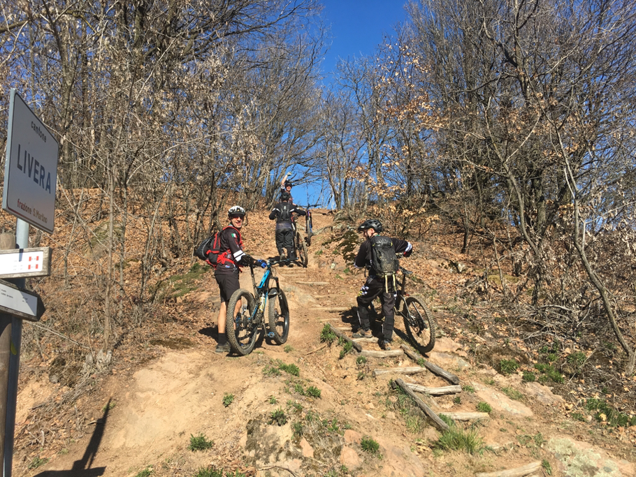 dopo il lauto pranzo in zona Curino ci tocca l'ennesimo strappo non pedalabile per noi umani