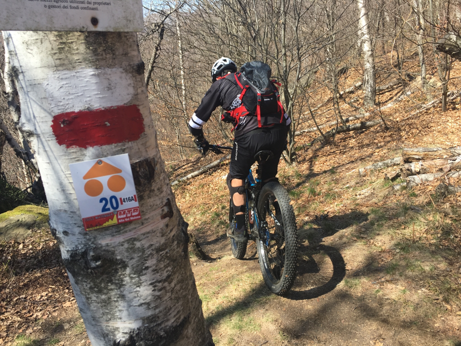 con fatica si guadagna l'inizio del secondo e divertente   singletrack in direzione colle Matteo
