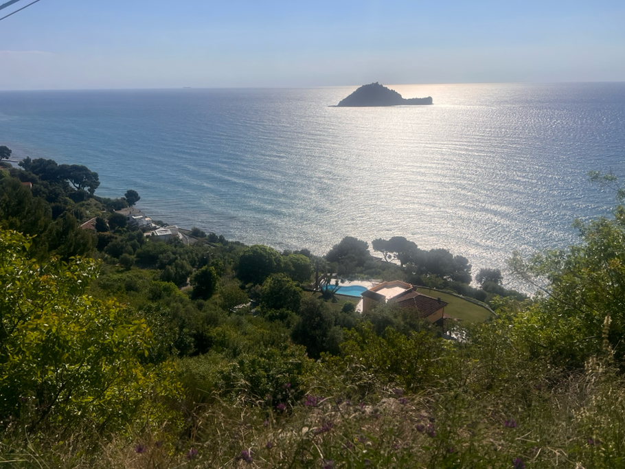 La via JULIA AUGUSTA è un'antica strada romana che nel tratto Albenga-Alassio risulta molto panoramico