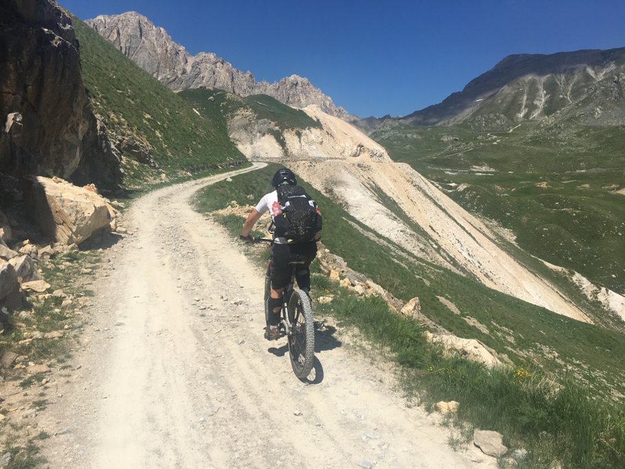riprendiamo in falso piano per un paio di km