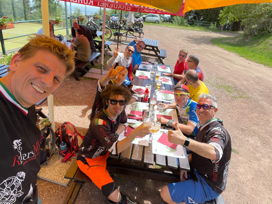la parte culinaria non attende troppo…. Si mangia allo chalet Caudera 