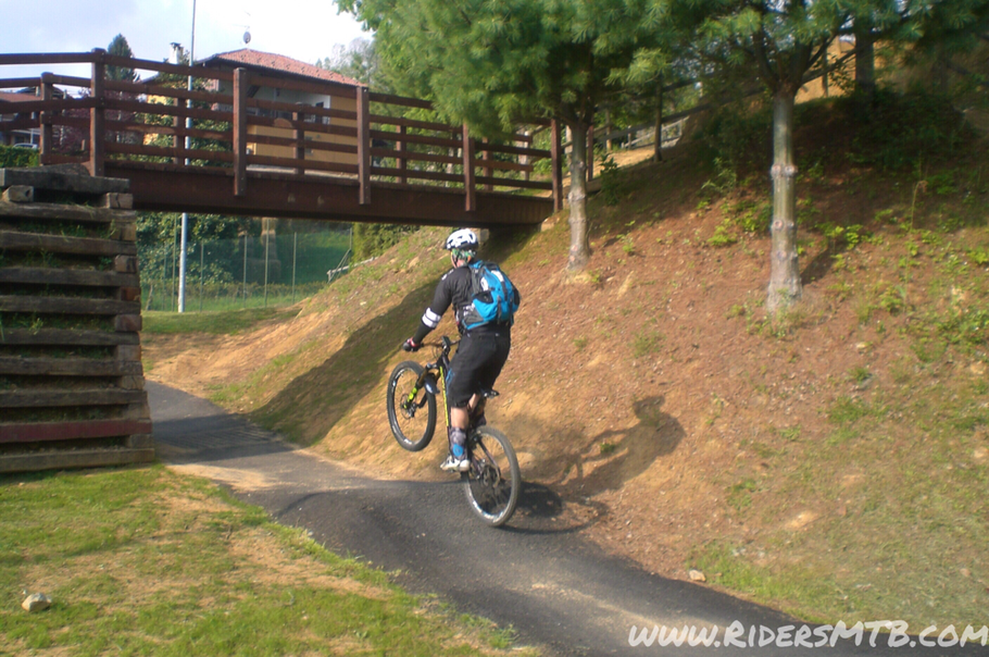 A San Colombano troviamo un pump track davvero carino 