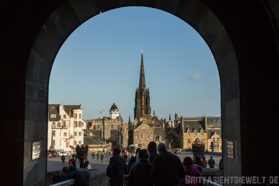 Edinburgh,castle,schottland,herbst,oktober,tipps,sehenswürdigkeiten,schloss,old,town,Torbogen.