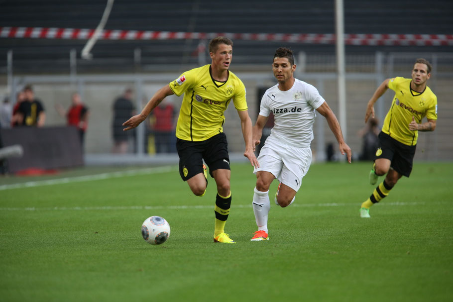 Saki Fussball Freestyler BVB Borussia Dortmund Bundesliga Signal Iduna Park
