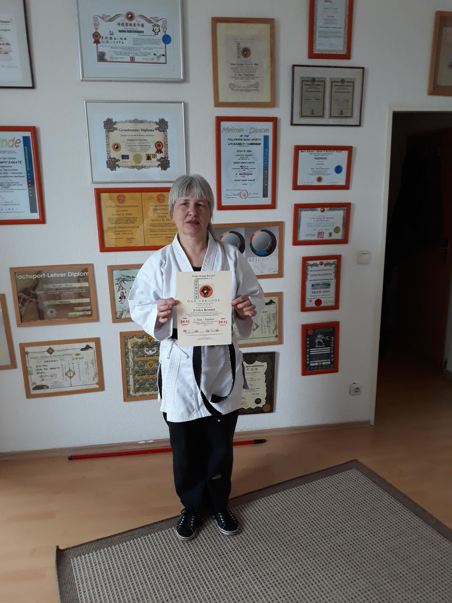 Evelyn Brendel, 3. Dan Kenko Kempo Karate 6. Dan Kung Fu  GM Erich B. Ries