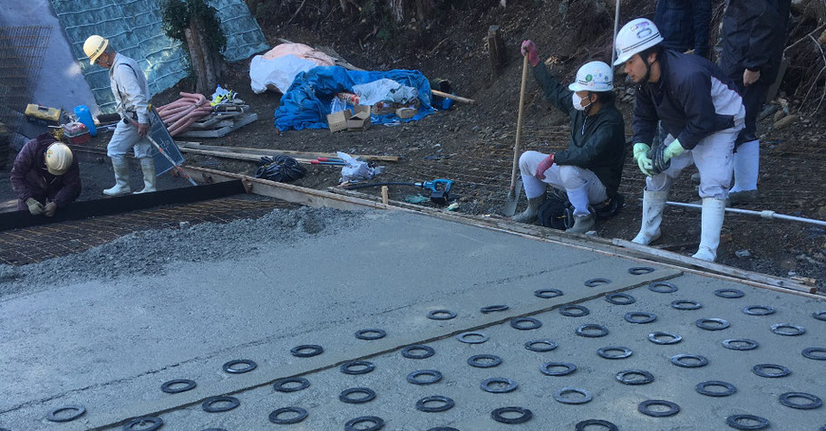 兵庫県　関西地方　神戸市　大阪　西宮　豊中　伊丹　箕面　茨木　高槻　枚方　交野　八尾　堺　羽曳野　生駒　奈良　柏原　京都　デメリット　失敗　劣化　剥がれ　はがれ　色落ち　色褪せ　耐久性　経年変化　スタンプ　デザイン　コンクリート　滑る　滑り　