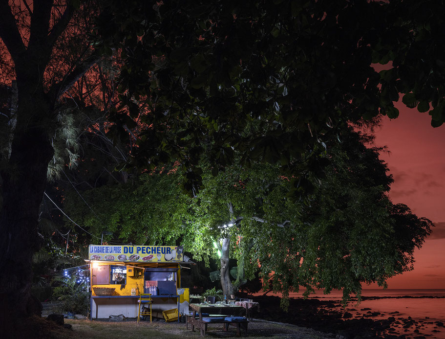 Abendaufnahme Mauritius Strand und Palmen Trou aux Biches als Farb-Photographie