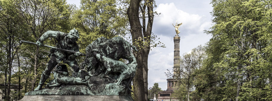 Tiergarten und Siegessäule in Berlin als Farbfotografie im Panorama-Format