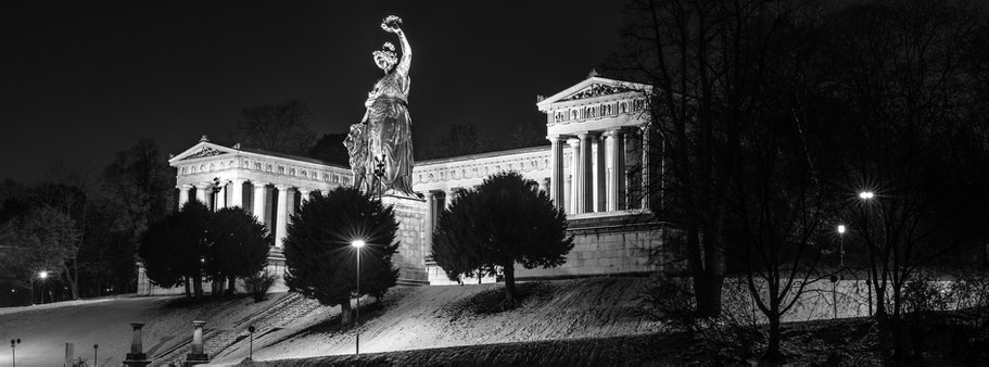 Bavaria im Winter in schwarzweiß als Panorama-Photographie, München