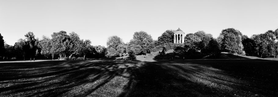 Englischer Garten in schwarzweiß als Panorama-Photographie, München