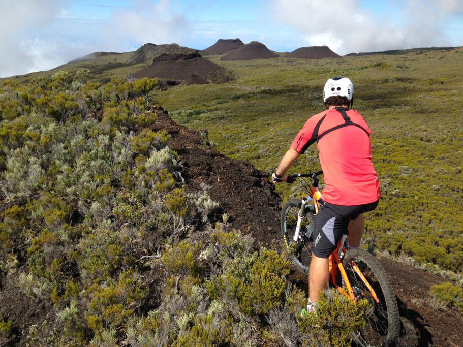 rando descente vtt à la réunion avec un guide ayapana