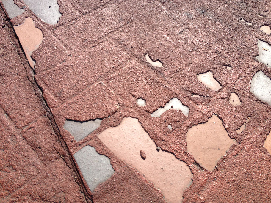 デザインコンクリートスタンプコンクリートファンタジーコンクリートステンシルコンクリートモルタル造形デメリット失敗劣化剥がれはがれ色落ち色褪せ耐久性経年変化剥げない　はげない色剥げ色はげ