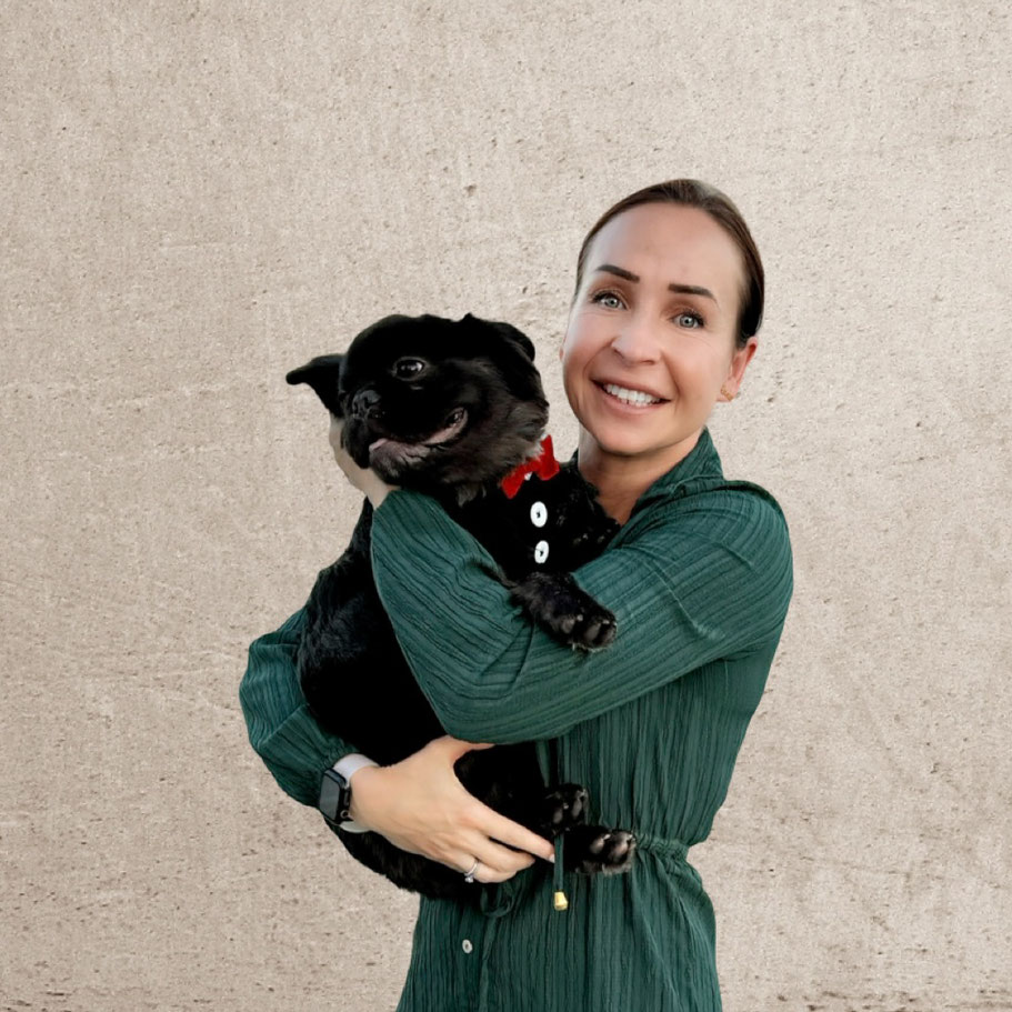 Janine Parrish, deutschsprachige Hochzeitsplanerin und Traurednerin in Las Vegas, mit ihrem Hund