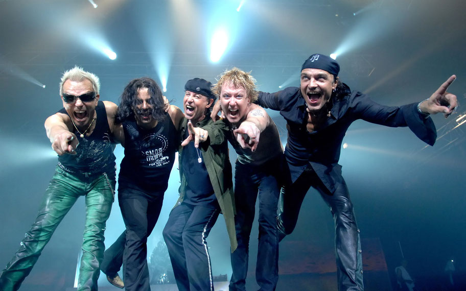 foto a fine concerto scorpions scatenati