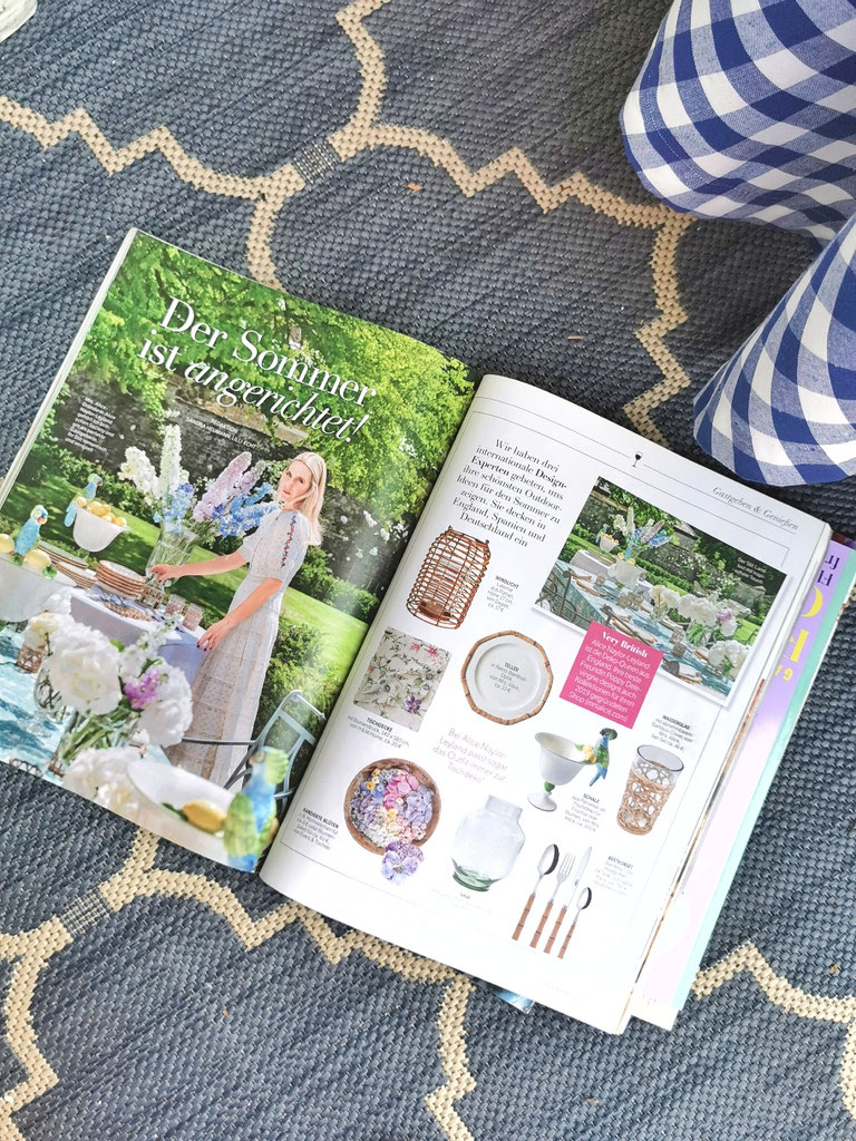 Ein Outdoorteppich ergänzt den Grandmillenial-Style auf der Porch