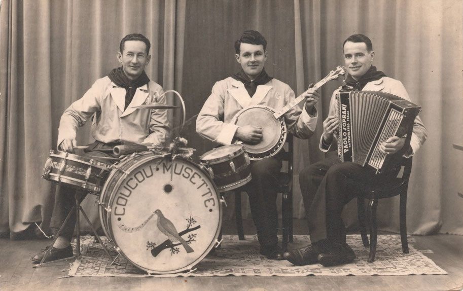 Orchestre « Coucou Musette », formation de bal typique de l’entre-deux-guerres avec jâse, banjo et accordéon. Musiciens non identifiés (coll. Tiennet Simonnin)