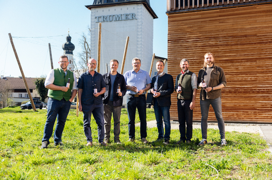 Landwirt Robert Scheffenacker, Franz Griessner (HBLA), Privatbrauer Seppi Sigl, Stefan Graggaber (HBLA), die Landwirte Bernhard Mösl und Alexander Diethard und Braumeister Felix Bussler.