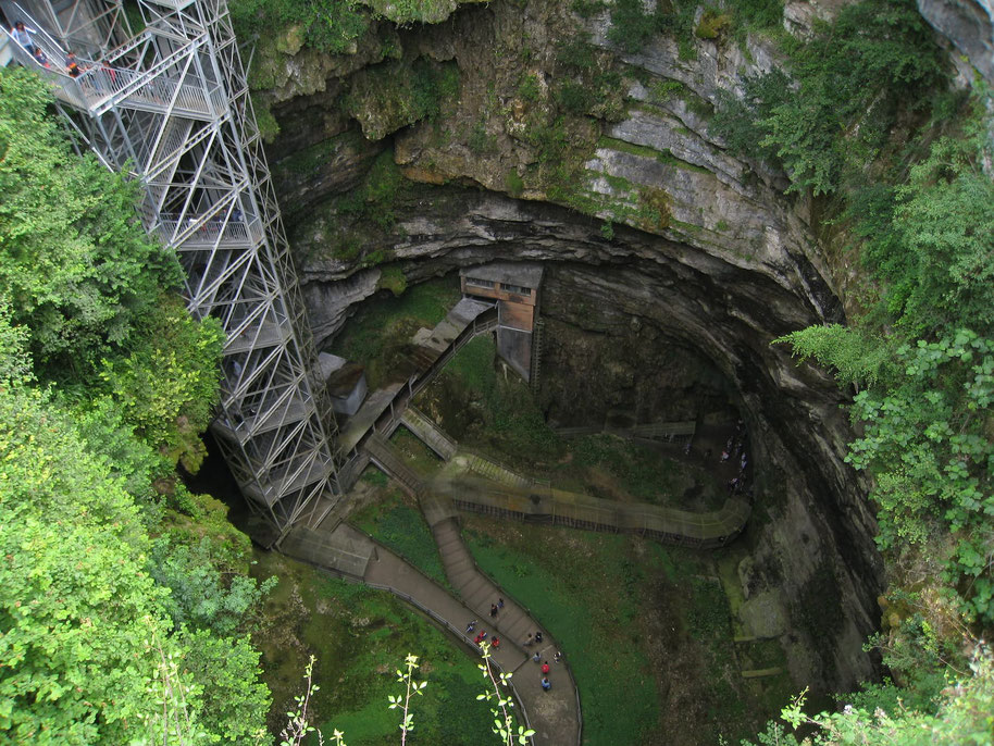 Descente dans le gouffre de Padirac , un premier choc impressionnant de ce qui nous attend