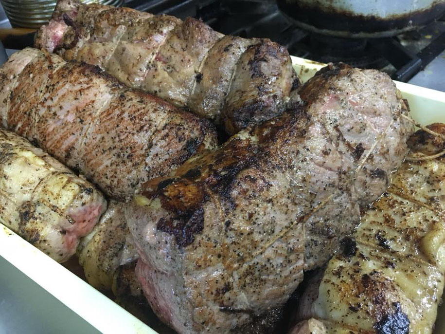 フライパンで焼いた後じっくりとオーブンでローストしていきます