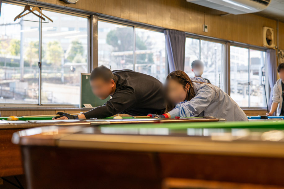 ボールを真っ直ぐ往復させるバンキングの精度を競いました