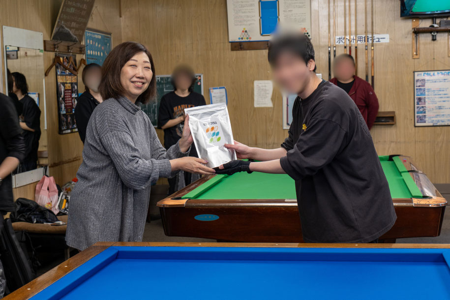 優勝者に『ヒトミプラス』の贈呈