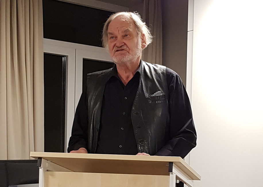 Horst Stenner bei seinem Vortrag; Foto: VfKuHH