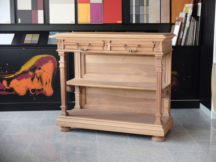 Console d'entrée en noyer massif décapée puis vernis