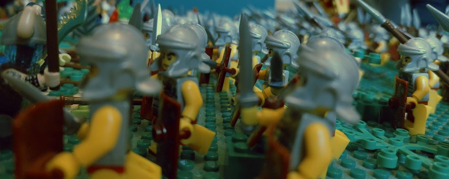 Scène LEGO® antique Halloween – armée romaine en combat mythologique