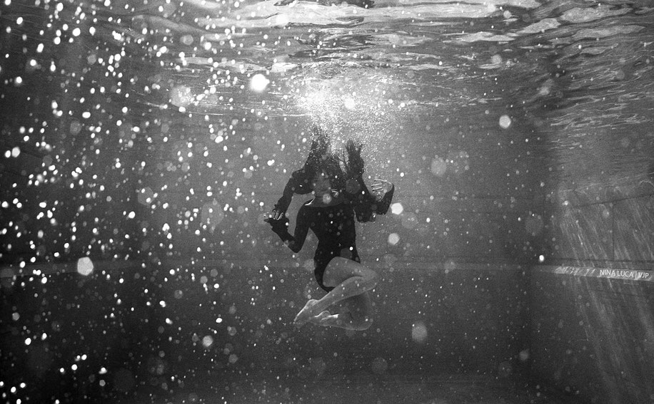 image: nina luca, dark fashion, dark fashion blog, nu goth, nikonos, nikonos v, analogue photography, analog photography, analog underwater photography, analogue underwater photography, swiss blogger, swiss fashion blogger, vjp.ch, VJP photography, vjp
