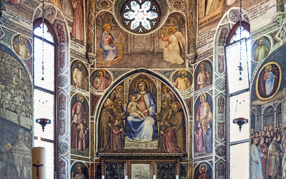 世界遺産「パドヴァの14世紀フレスコ作品群」、サンタントニオ・ディ・パドヴァ聖堂のルカ・ベッルーディ祝福礼拝堂のフレスコ画。中央は『聖母子像』