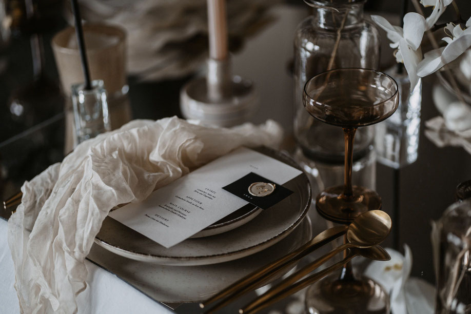 Seiden Servietten mieten für Eure Hochzeit und Events aller Art Dekoverleih the featherette