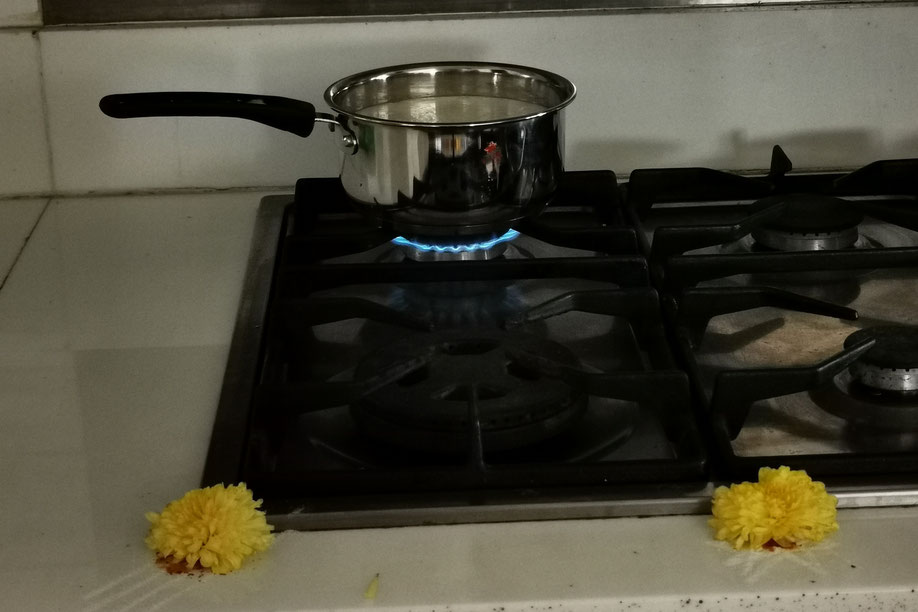 Rituelles kochen der Milch