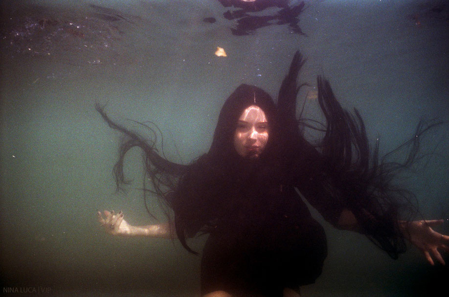 image: nina luca, dark fashion, dark fashion blog, nu goth, nikonos, nikonos v, analogue photography, analog photography, analog underwater photography, analogue underwater photography, swiss blogger, swiss fashion blogger, vjp.ch, VJP photography, vjp