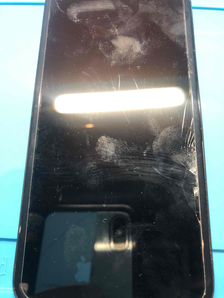 広島駅前のiPhoine修理専門店・ファストフィックスでは、iPhone11のパネル割れ交換修理を安心価格でご提供させていただいています。