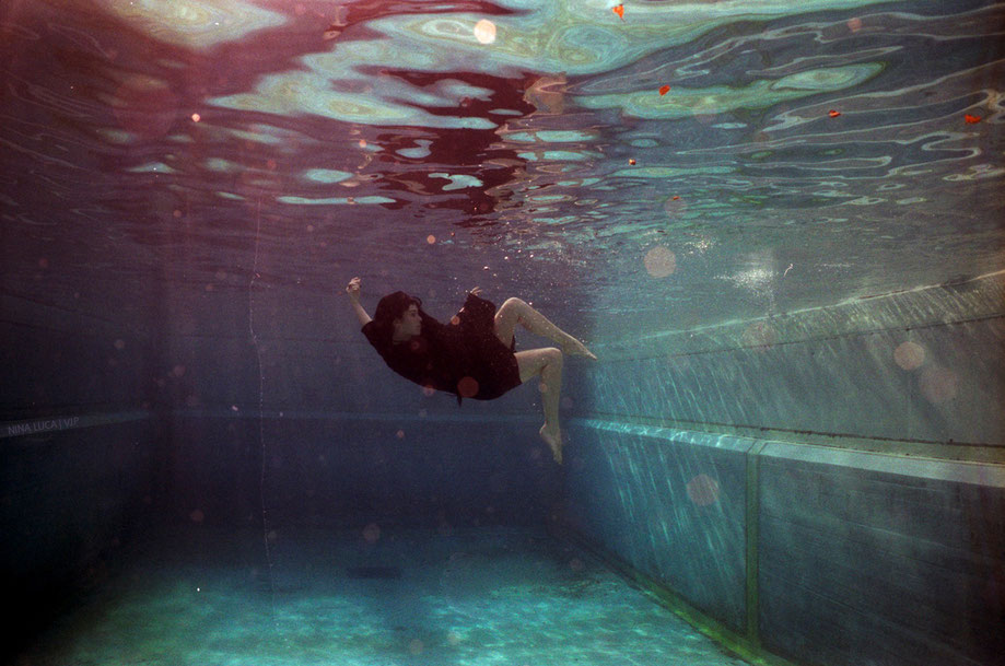 image: nina luca, dark fashion, dark fashion blog, nu goth, nikonos, nikonos v, analogue photography, analog photography, analog underwater photography, analogue underwater photography, swiss blogger, swiss fashion blogger, vjp.ch, VJP photography, vjp