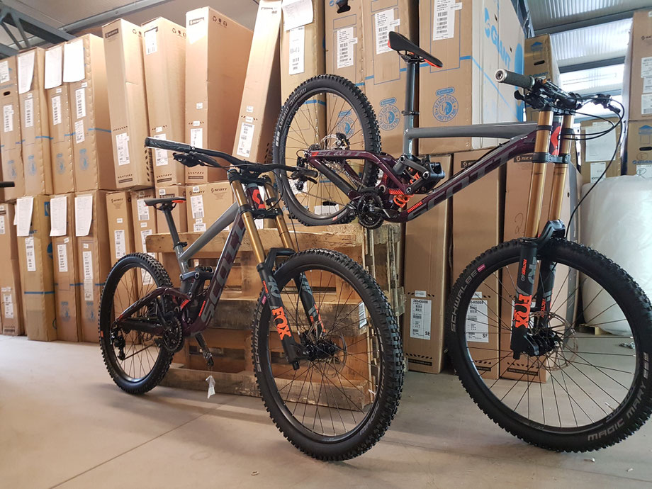 Building up our 2018 SOTT Gambler downhill bikes! Supported by SportOkay.com | Schwalbe | FOX 