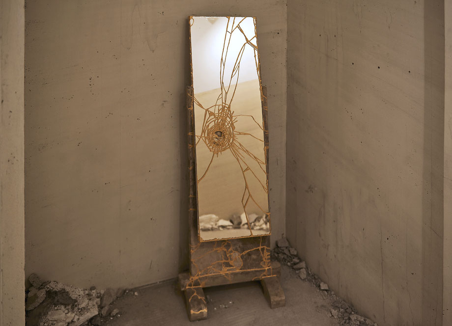 The mirror, 2016 (Kintsugi to concrete and glass mirror, paint)